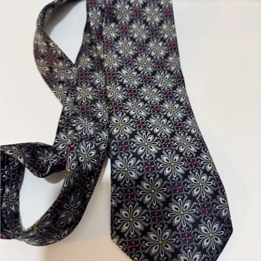 Oak Hill Premium 100% silk tie